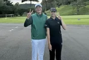 淡出螢光幕15年！裴勇浚「滿頭白髮」現身球場　54歲近況曝光
