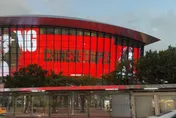 IVE小巨蛋演唱會外牆見「CHINESE TAIPEI」　北捷遊憩：已下架