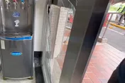 台中公車驚傳乘客亮刀！機警司機急停派出所　不慎頭撞玻璃濺血