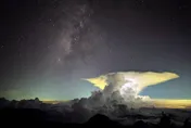 台南夜空驚現「鐵砧狀雲」！鄭明典讚：祥和的美感
