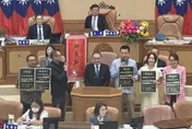 送「功在新北」綠營議員邀站台！侯友宜反應曝光