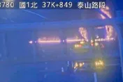 影/國道1號廂型車陷火海燒到剩骨架　6人跳車逃生