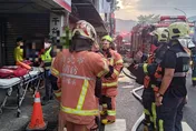 影/新北深坑公寓大火「廚房燒起來」！7人急逃2女被送醫