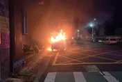 台中箱型車燒成火球！疑500CC發煙硝酸傾倒釀禍　駕駛急逃