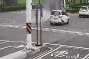 影/前鎮街頭突竄大片霧濛濛！高雄警方：小貨車故障