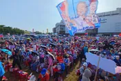 高溫也擋不住熱情！柯志恩鳳山大造勢祭1.5萬椅海大爆滿