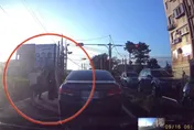 幫人代駕結果變成跟死神拔河！「被顧客打到命危」醉男遭聲押