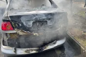 影/台中大里火燒車！駕駛被熊熊烈火燒成焦屍　死者身分待查