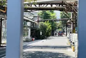 中華紙漿台東廠突冒大火！室外堆放紙張燃燒　濃煙狂竄