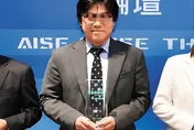 合庫又出事！投資長上班竟「網購寫真」買一堆辣照放辦公桌
