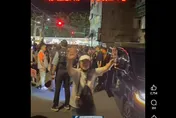 洋流到桃園出包！沈伯洋被逮違規停車　助理衝向民眾急喊「不要拍」