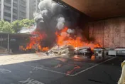恐怖！桃園北二高橋下大火濃煙直竄　資源回收場釀災幸無傷
