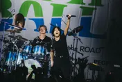 [Alexandros]壓軸炸場！主唱憶16年前來台「零觀眾」　霸喊：偷走你們的心