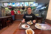管爺出手治青鳥！管中閔現身鬍鬚張大啖滷肉飯：爽啊！