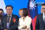 賴瑞隆頻合體蕭美琴　今與邱議瑩同台並肩站「零互動」