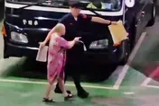 影/怨子女被送養！北市光頭婦持刀刺妹嗆殺全家　裁定羈押