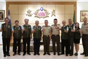 凝聚軍民團結力量　憲兵指揮官接待民間秋節敬軍慰問