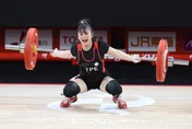 亞運/心疼！「舉重精靈」方莞靈抓舉受傷　奮勇摘第4