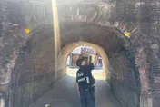 恆春古城西門又遭撞！貨車燈架刮傷牆面　駕駛違文資法送辦