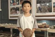 花壇玩耍挖到「恐龍蛋」！廣東12歲男童用「AI」確認後捐出