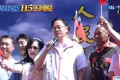 剛開刀仍砸40萬辦升旗　張善政探國旗屋老旺伯：全台看到愛國心