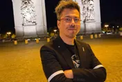 差點碰到法國大暴動！黃國倫驚喊「我前一步才離開」