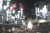 影/驚悚瞬間！嘉義4貼機車對撞貨車噴飛　男童耳漏急送醫