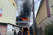 影/彰化3樓鐵皮加蓋住宅火警　退休伯及時逃離無人傷亡