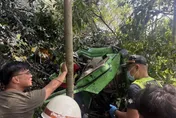 煞車失靈撞破護欄衝下邊坡！屏東三地門驚見「車毀人命危」