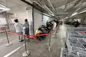 颱風天照樣搶！iPhone Duo開賣　好市多5分鐘秒殺