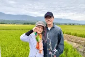 薔琵颱風攪局！張信哲台東開唱3天全喊卡　攜母慢遊池上巧遇彩虹