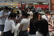 金價跌破4000美元！深圳湧現搶金人潮「比菜市場還擠」