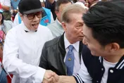 與蔡康永握手致意！蔣萬安曝兩人談話內容：感謝他願意來