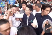5萬人擠爆競總成立大會！蔣萬安笑曝：支持者太熱情我手被抓傷了