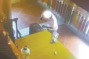 太荒謬！他挖走功德箱鈔票　偷2千留1元：求神明原諒