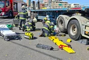 影/彰化交流道前奪命車禍！拖板車碰撞雙載機車　夫妻遭輾斷魂