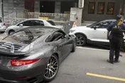 影/台北75歲翁遭吊照還開　租700萬保時捷連撞2車