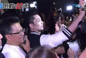 凍蒜聲不斷！蔣萬安到內湖737夜市拜票　婆媽激喊：看你被欺負我忍很久了