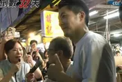 蔣萬安夜市掃街人氣爆棚！老闆大讚颱風清理神速：沒人能做到