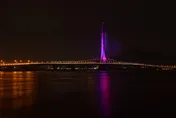 影/根本台灣新地標！淡江大橋「燈光展」來了　跨海夜景美哭