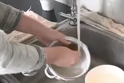 她吃飯沒洗碗慘遭「雙面準婆婆」嫌懶惰　網友揭真相：千萬別嫁