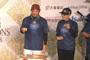 日職/軟銀連霸日本一！王貞治舉棒開酒同歡　下意識動作引熱議