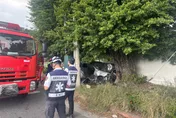 開車下班失控撞小港路樹困5小時　發現已身亡未送醫