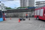新北汐止機車遭小貨車撞飛　騎士不治乘客重傷