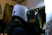 影/蘆洲莽男持西瓜刀險砍殺全家　反鎖房內與警對峙