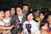 「洋流慧聚」汐止廟宇同台　蘇巧慧讚沈伯洋拜票本領：無人出其右