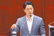 蔣萬安明辯論會「如期出席」！ 羅智強：將撕掉民進黨貼在他身上標籤