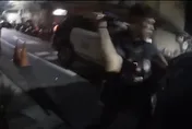 影/新莊毒鴛鴦拒檢衝撞警車逃逸　自撞波及9車落網
