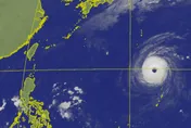 秋雨狂炸！3波東北季風「極速接力」南下　氣溫溜滑梯挫咧等