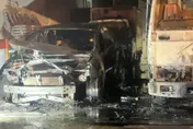 影/雲林民宅倉庫起火！車輛慘遭火噬　消防破門急灌救